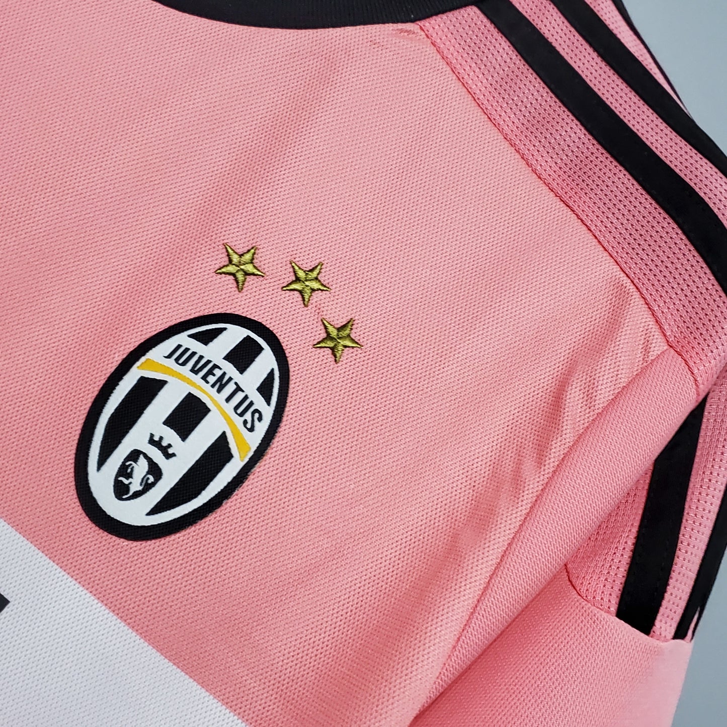 Juventus 15/16 away jersey