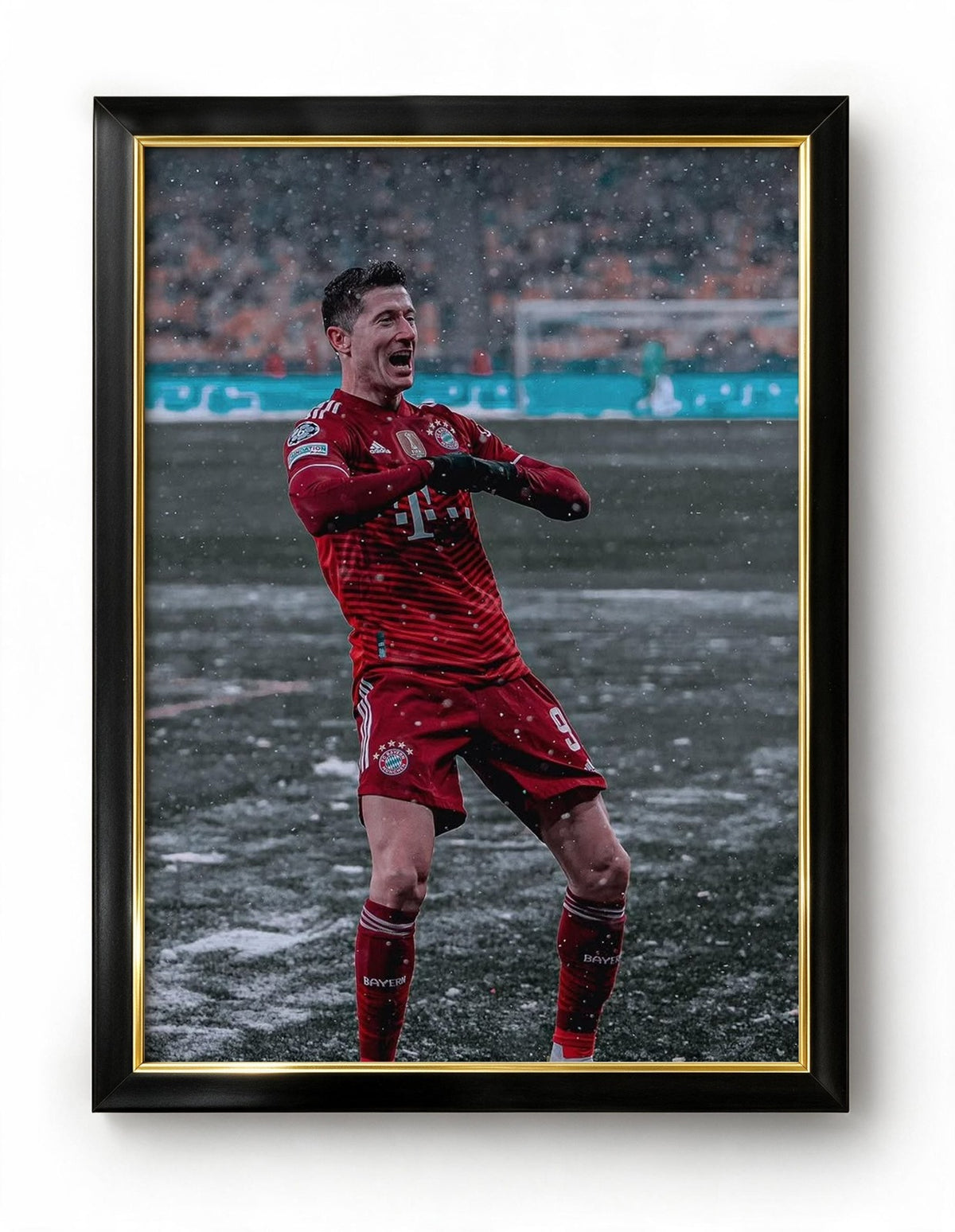Lewandowski celebrating Frame